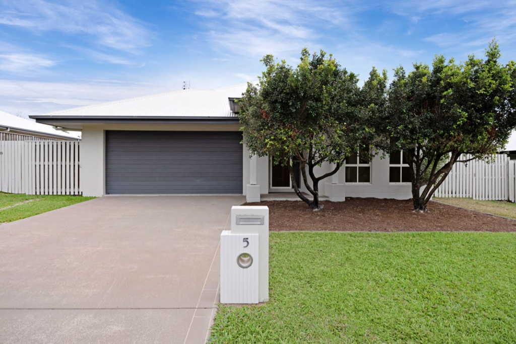5 Channel Street, Bushland Beach QLD